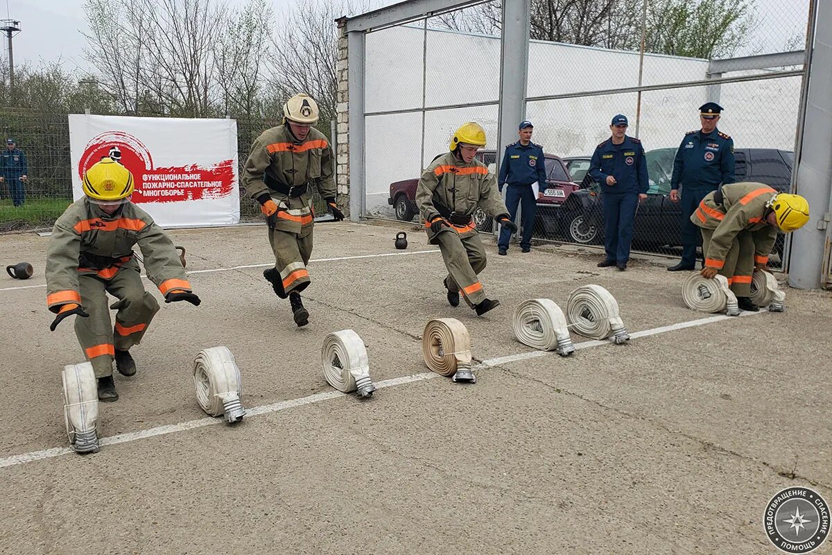 Прошли соревнования по многоборью. Пожарно-спасательное многоборье. соревнования по пожарному многоборью. спасательное троеборье. гупчс пмр.