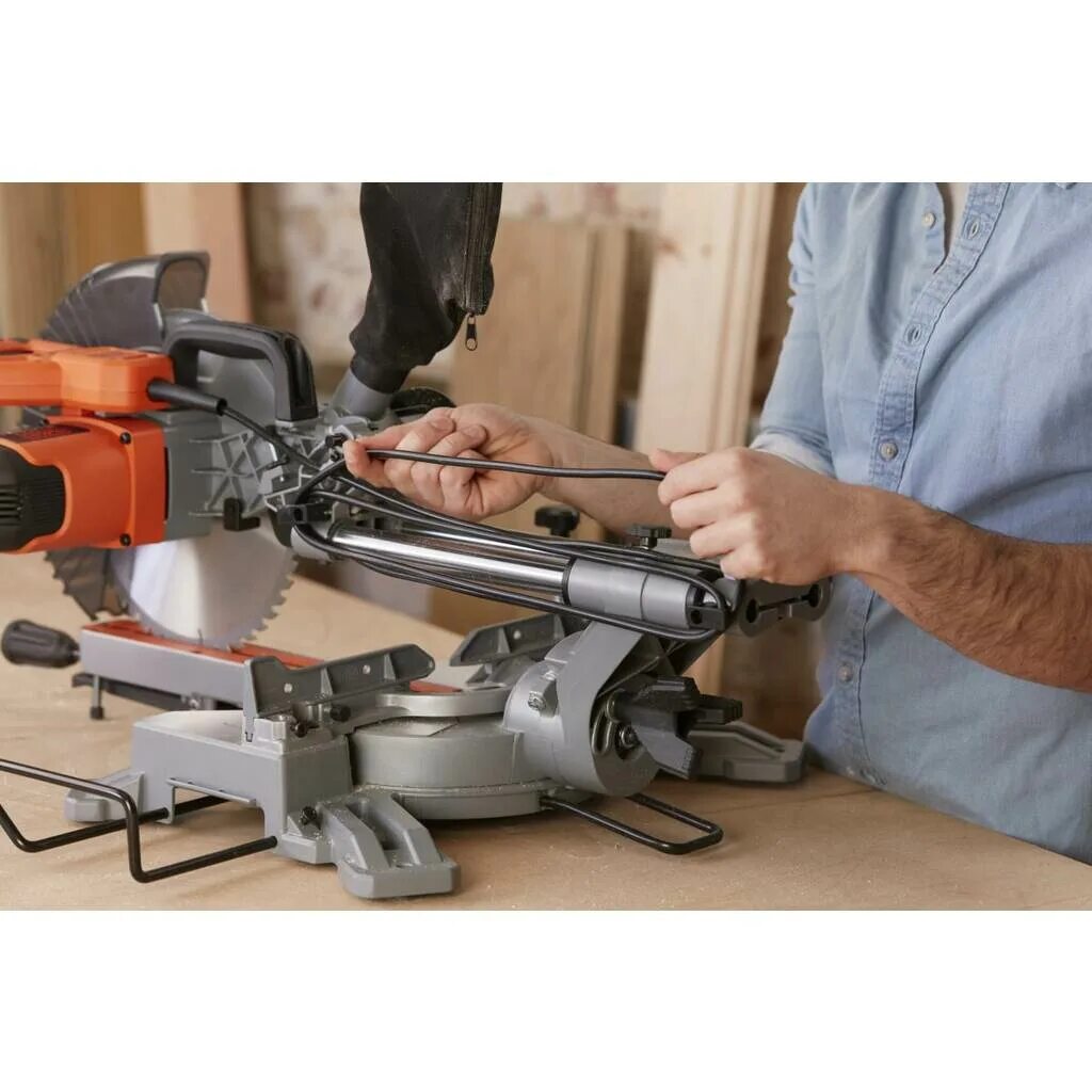 Торцовочная пила с протяжкой black decker. Торцовочная пила black+decker bes700-qs. торцовочная пила black+decker bes710 2100вт, 254мм. торцовочная пила с протяжкой black decker bes710. торцевая пила black decker bes700.
