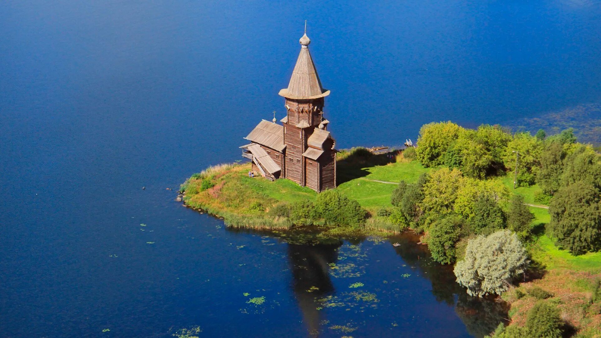 Церковь Успения Пресвятой Богородицы. Кондопога, Карелия. Деревянная Церковь Успения Пресвятой Богородицы. Кондопога. Деревянная Успенская Церковь в Кондопоге. Деревянный храм Успенская Церковь Кондопога.