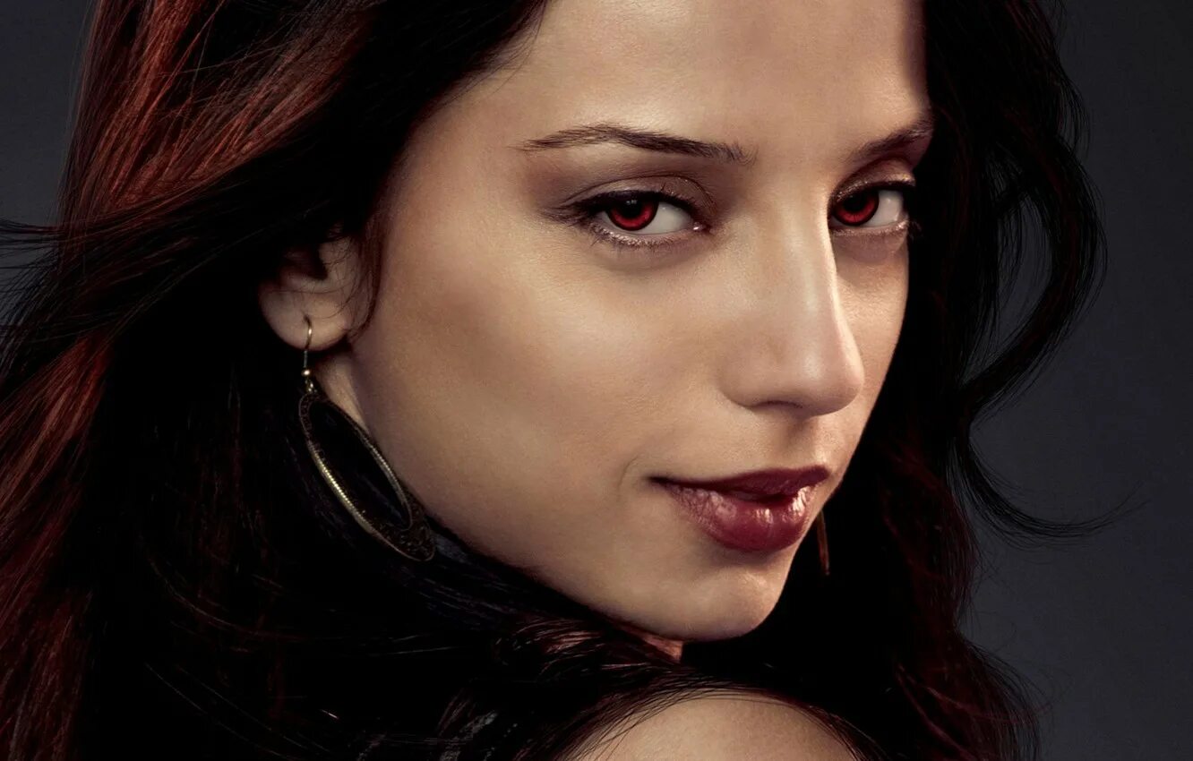 Виктория сумерки. Вампирша из сумерек. Никки рид розали. Никки рид сумерки. Брайс даллас ховард сумерки.