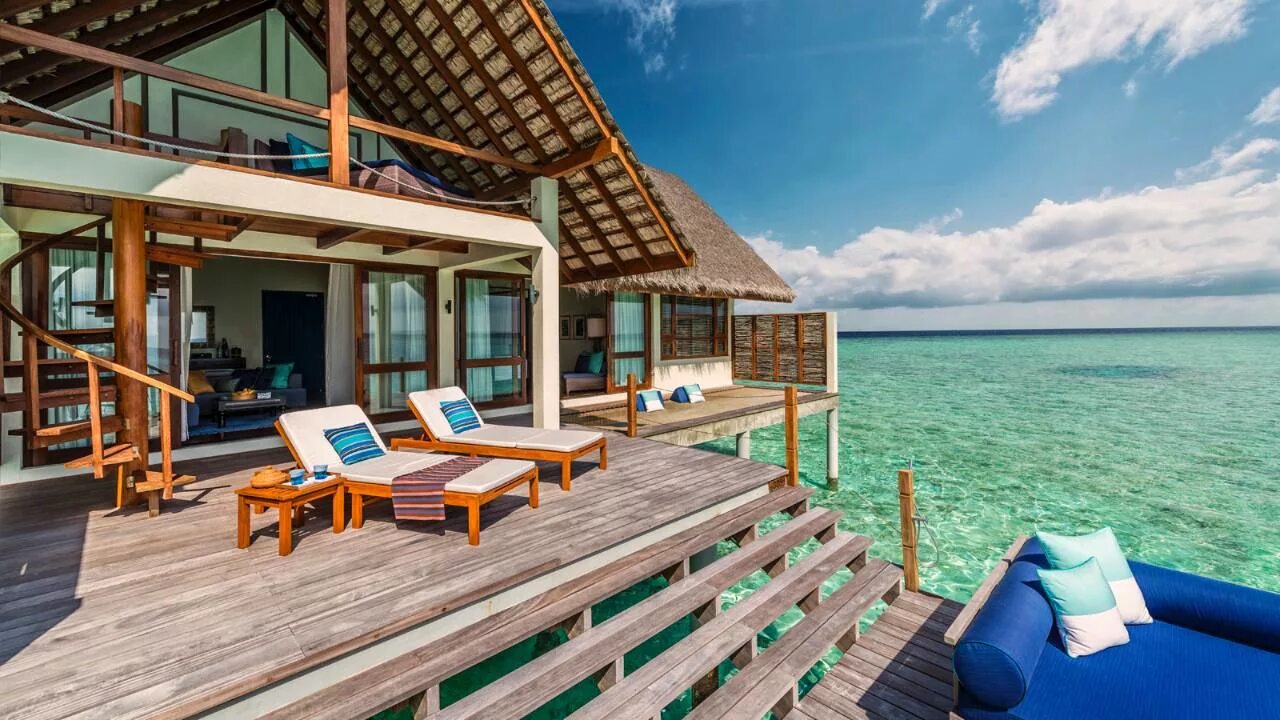 Красивые отели на море. Мальдивы отель four Seasons. Мальдивы Ландаа Гираавару. Four Seasons Landaa Giraavaru 5*. Four Seasons Hotel Maldives Landaa Giraavaru.