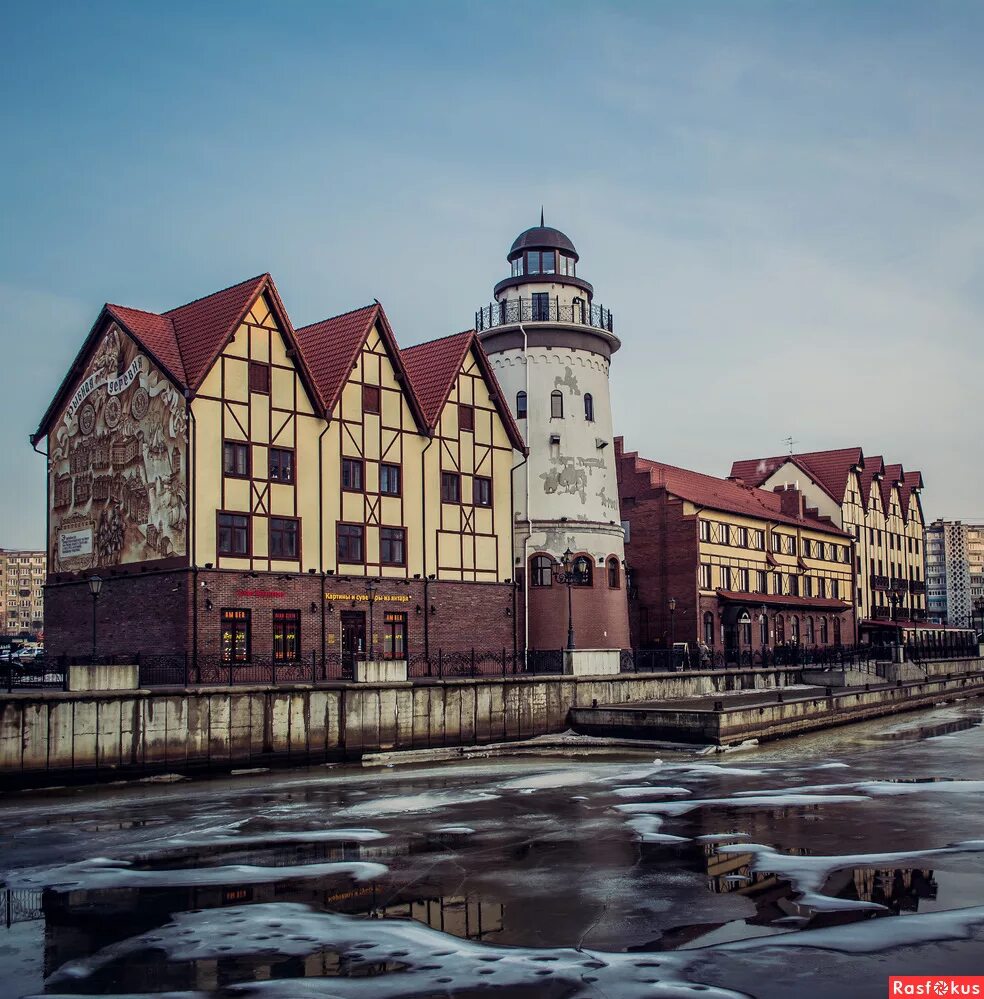 Калининград. Калининград архитектура. Калининград архитектура города. Калининград архитектура набережная. Рыбная деревня вечером