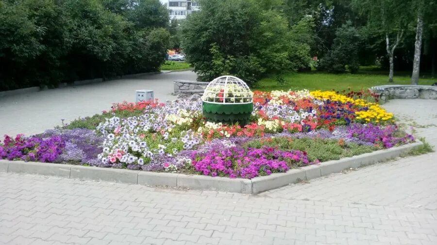 Почта цветников 41 ревда. Почта ревда. Модус цветники. Закрытие почтового отделения. Клумбы в городе.