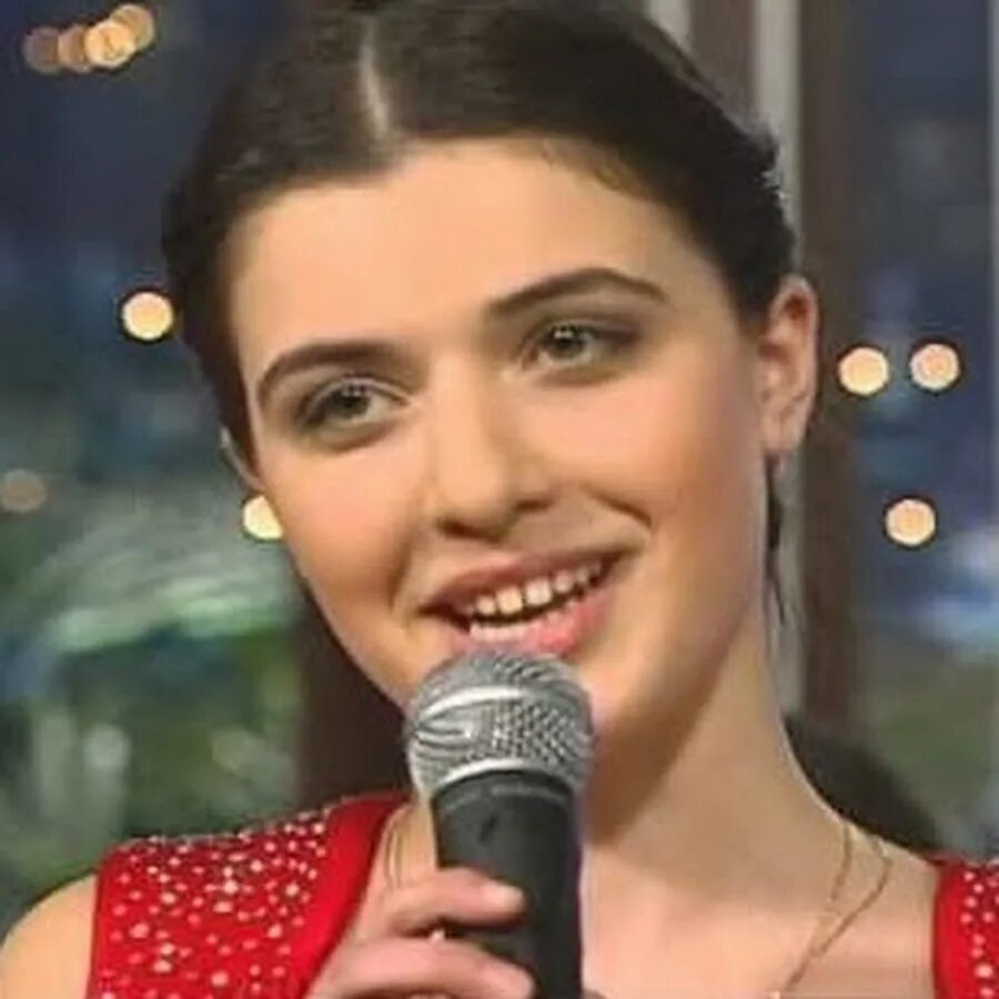 Браво солистка грузинка. Грузинки поют. Певица грузинка молодая. Грузинские девушки поют. Веселые грузинские песни