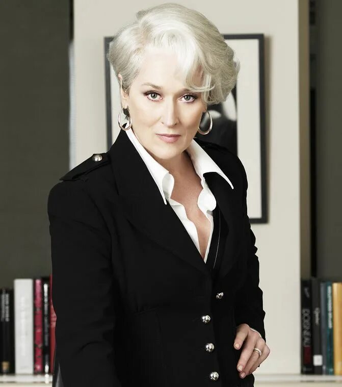 Строгий даль. Бизнес леди за столом с бумагами в руке. Строгий даль. Мелора хардин the office. Портрет даля владимира ивановича.