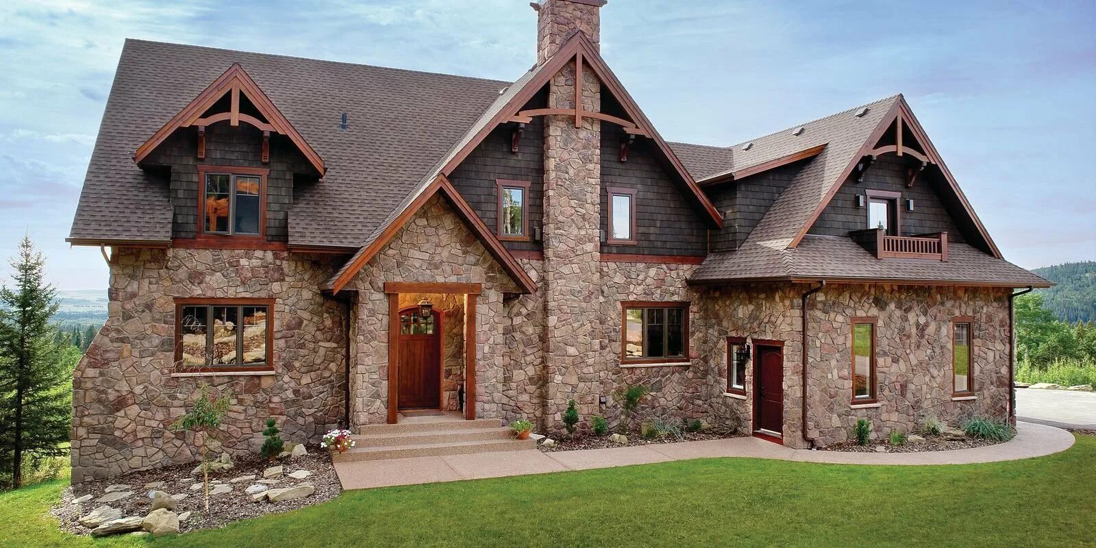 Собранный дом цена. Красивые фасады домов. Каменный дом. Красивый фасад дома.
