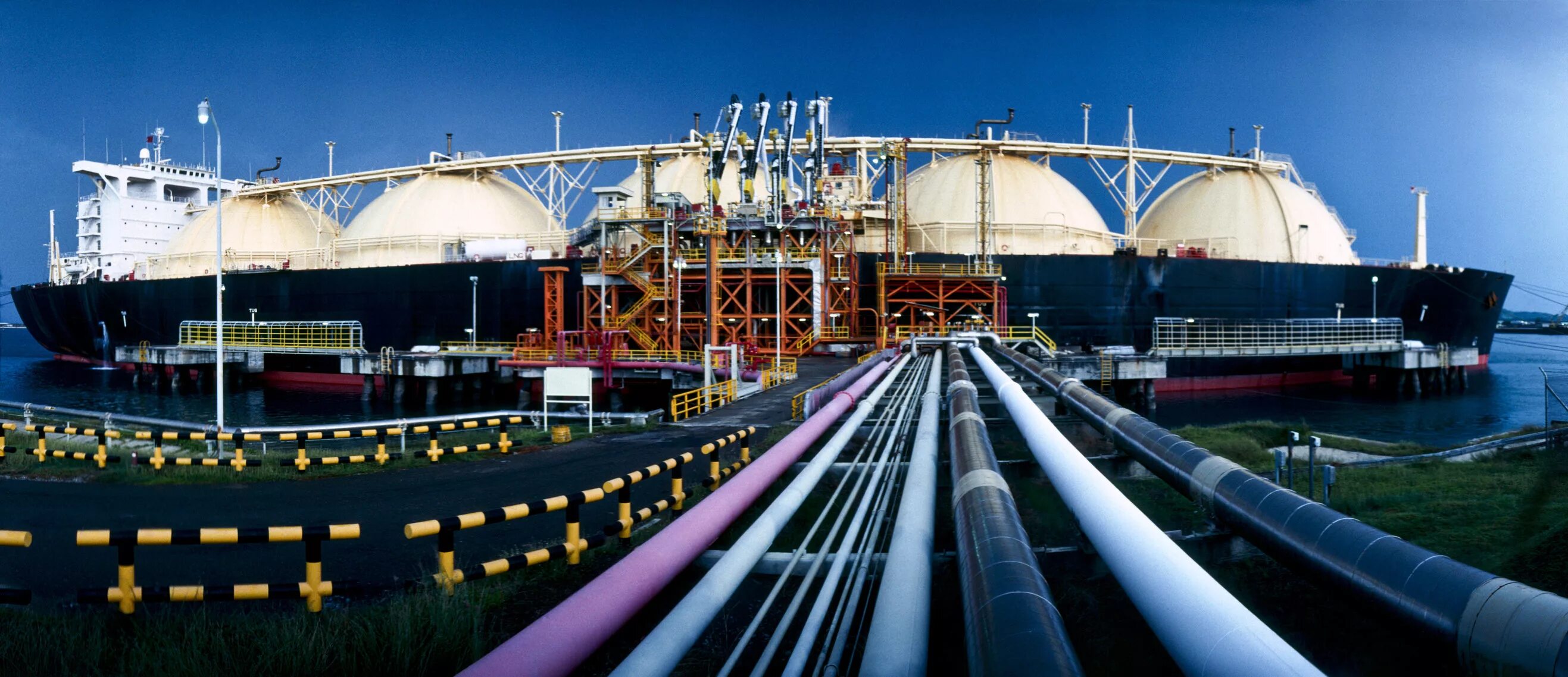 Трубопровод водорода. Трубопроводный транспорт - сжиженный газ. трубопровод спг. нефтегазовая промышленность великобритании. природный газ трубопровод.