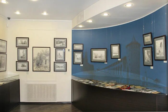 Выставочный зал режим работы. Выставочный зал родина. Экспозиционные залы музея. И. Выставочный зал режим работы.