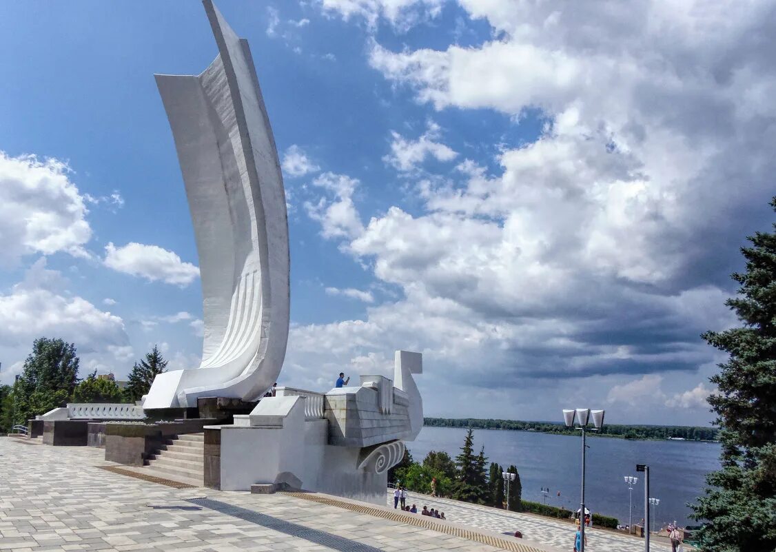 Набережная ладья. Монумент Ладья Самара. Ладья Самара памятник. Стела Ладья Самара. Памятник Самара набережная Ладья.