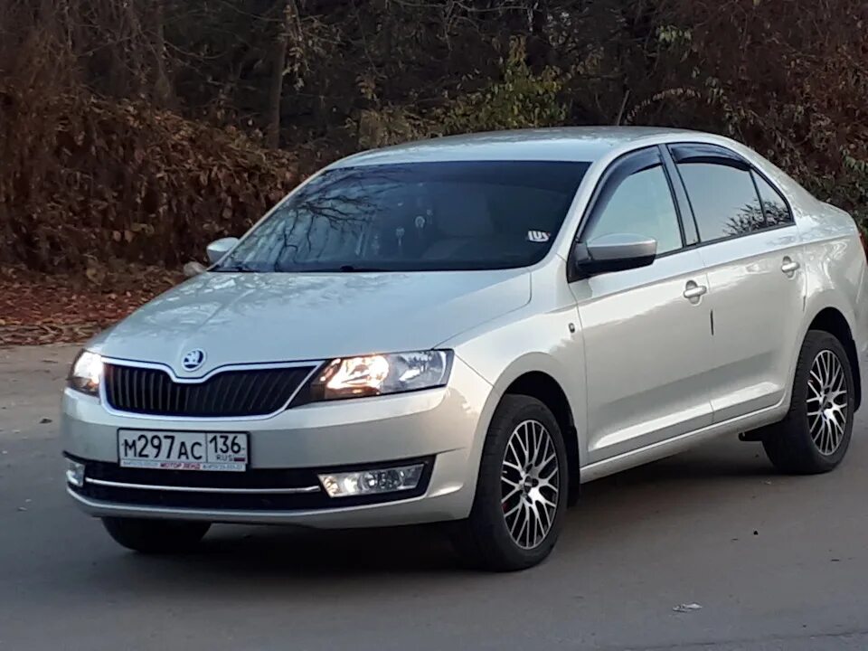 Шкода рапид производитель. Шкода Рапид 16. Шкода Рапид 16 года. Skoda Rapid 2016 1.6. 16 Радиус на Шкода Рапид.