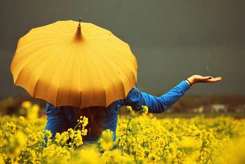 Самое большое настроение. Девушка с желтым зонтом. Желтый цвет. Фотосессия в желтом цвете. Желтый цвет счастья.