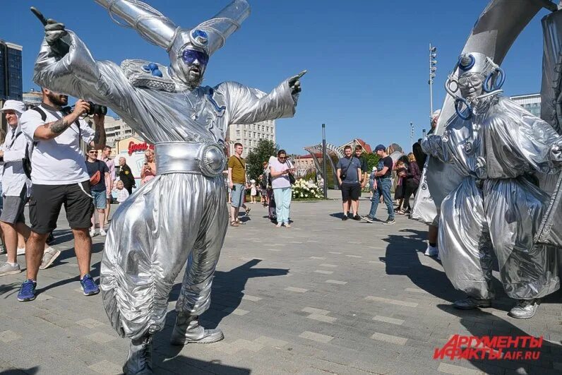 Флюгер пермь 2025 программа. Авиньон фестиваль уличных театров. фестиваль уличных театров муром 2025. город архангельск и фестиваль уличных театров. флюгер пермь.