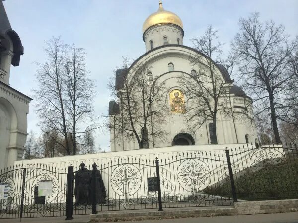 Храм преподобной Евфросинии Московской на Нахимовском проспекте. Храм Евфросинии Московской на Нахимовском проспекте сайт. Храм на Нахимовском проспекте в Москве. Церковь преподобной Ефросиньи на Нахимовском проспекте.