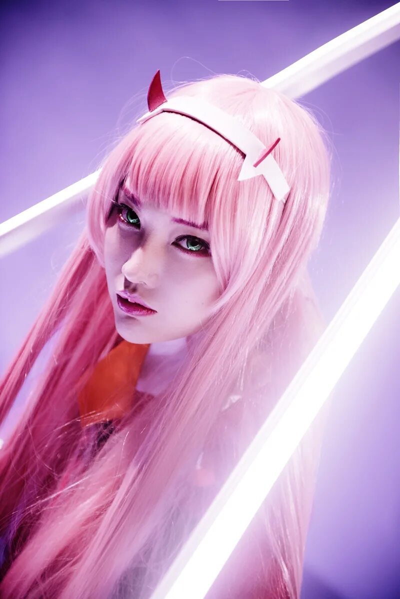 Зеро ту косплей. Косплей дарлинг франкс. zero two косплей. 002 darling in the franxx косплей.