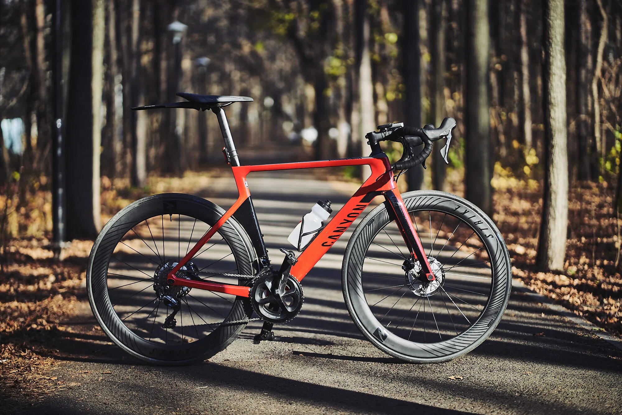 Canyon bikes. Велосипед Canyon Carbon. Шоссейный велосипед Canyon. Canyon Bike 2012. Велосипед New красный.