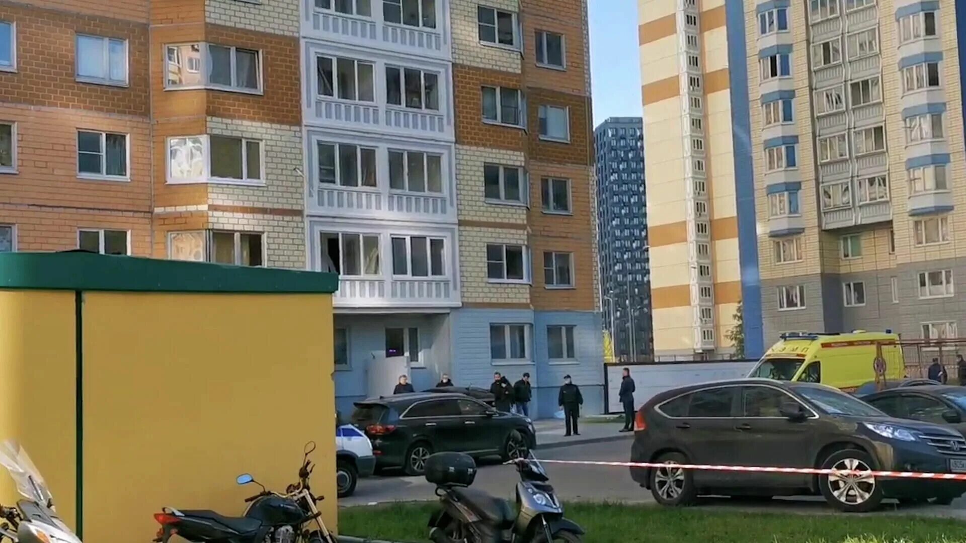 11 10 2021. Выпрыгнула из окна с детьми в Москве. В Москве женщина выпрыгнула из окна. В Москве женщина выпрыгнула из окна с 2 детьми. Мать двоих детей выбросилась из окна.