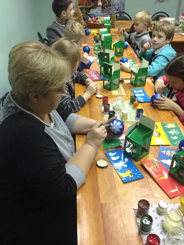 Завод игрушек в клину. Фабрика ёлочных игрушек в клину. клин фабрика елочных игрушек экскурсия. клинское подворье фабрика елочных игрушек. клинская елочная игрушка экскурсия на фабрику.