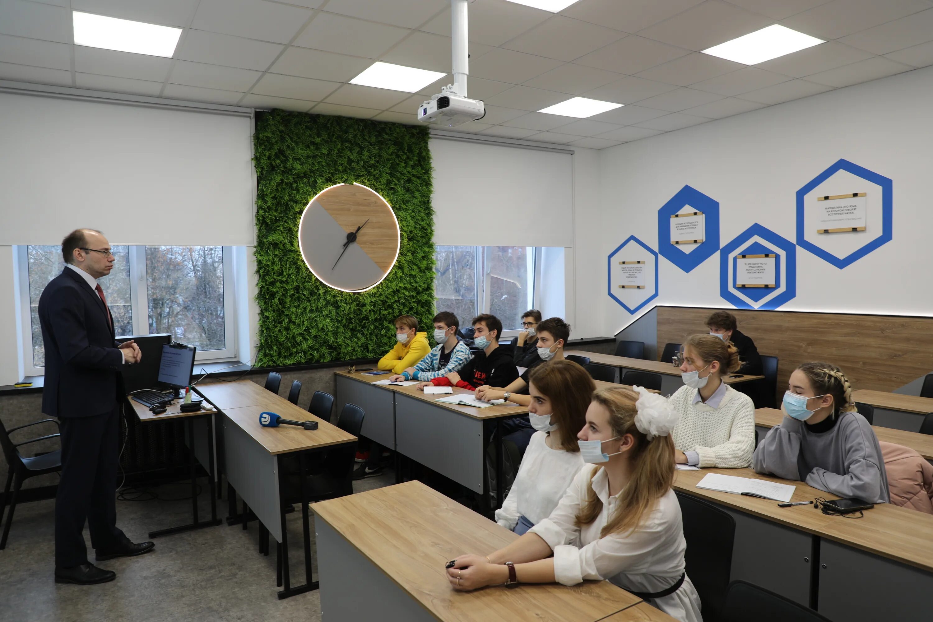 кружок программирования для школьников. ю. вуз туркменистан и россия. информационные технологии в вузе. ии вузы.