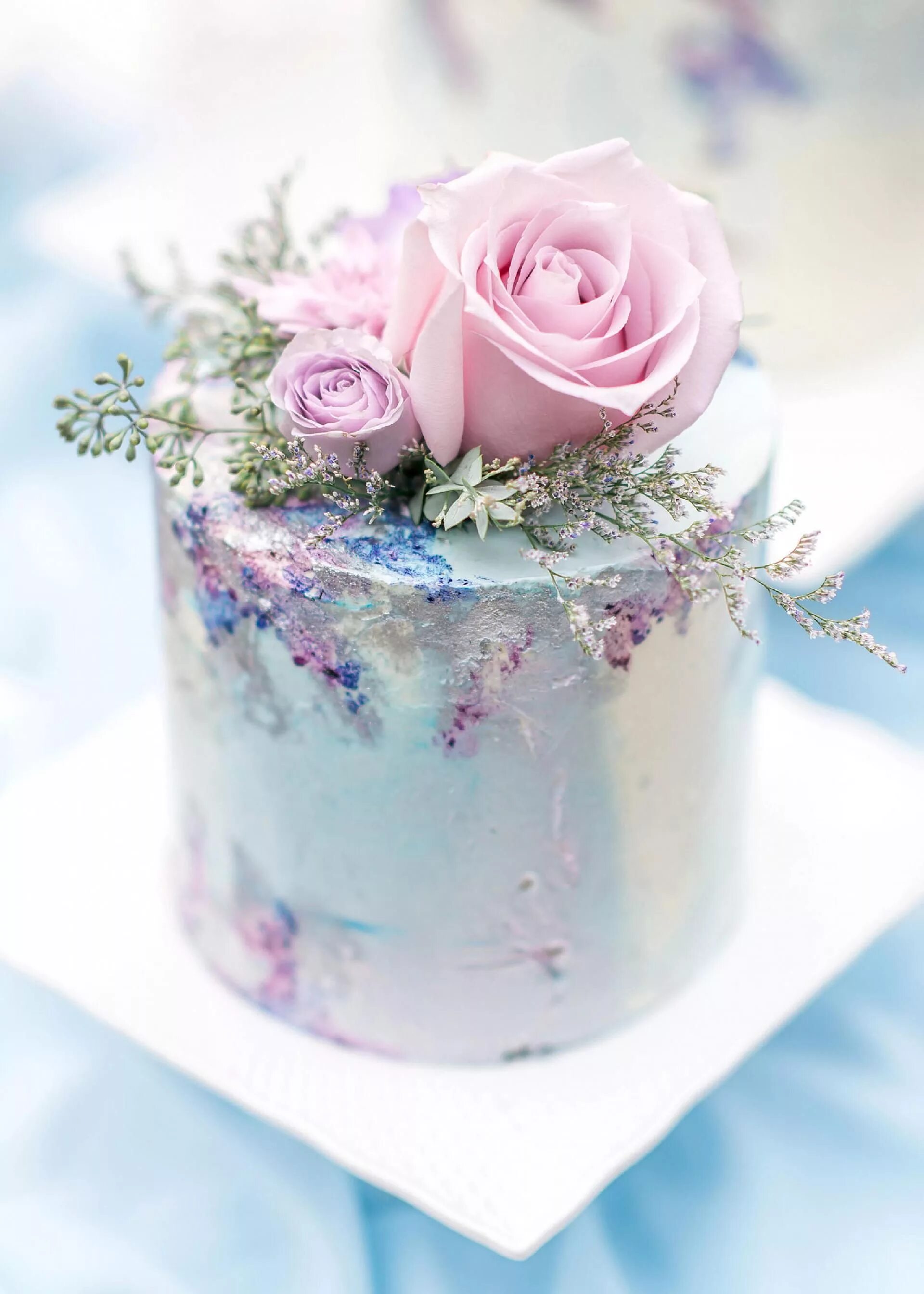 С днем рождения нежные необычные красивые. Торт цветы. С днем рождения нежные цветы. С днём рождения нежные открытки. Торт нежный.