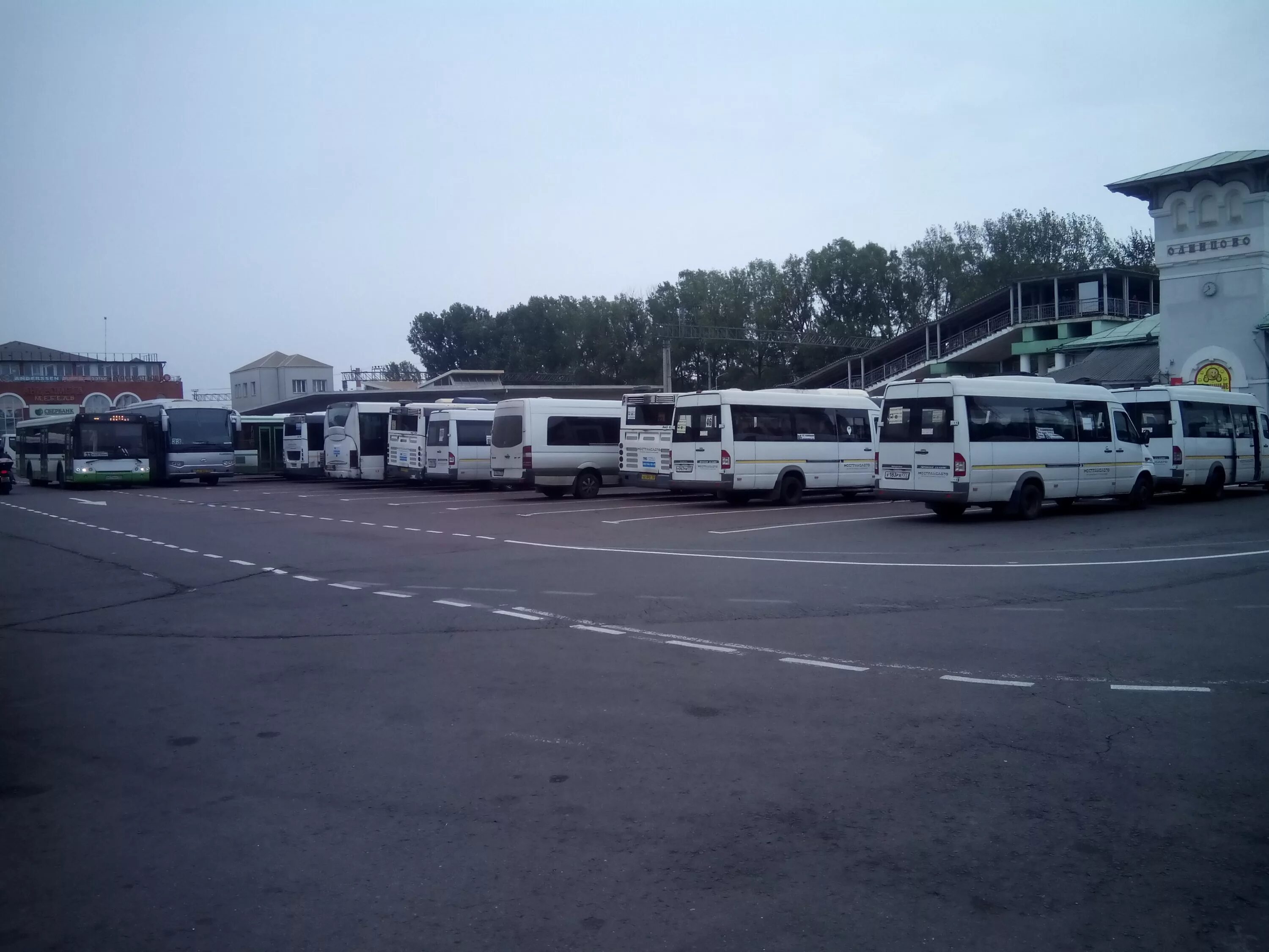 Автовокзал Одинцово картинку. Автобусная стоянка. Стоянка автобусов. Парковка для автобусов.