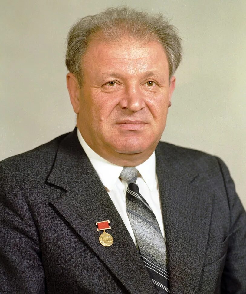 министр газовой промышленности. оруджев министр газовой промышленности ссср фото. сотрудники министерства газовой промышленности ссср (мингазпром). рем вяхирев газпром. кортунов алексей кириллович министр.