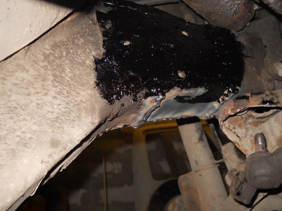 Ваз 2112 лопнул передний лонжерон. Ваз 2112 лопнул передний лонжерон. Лонжерон ваз 2112. Лопнул лонжерон на приоре. Лопнул передний правый лонжерон ваз 2110.