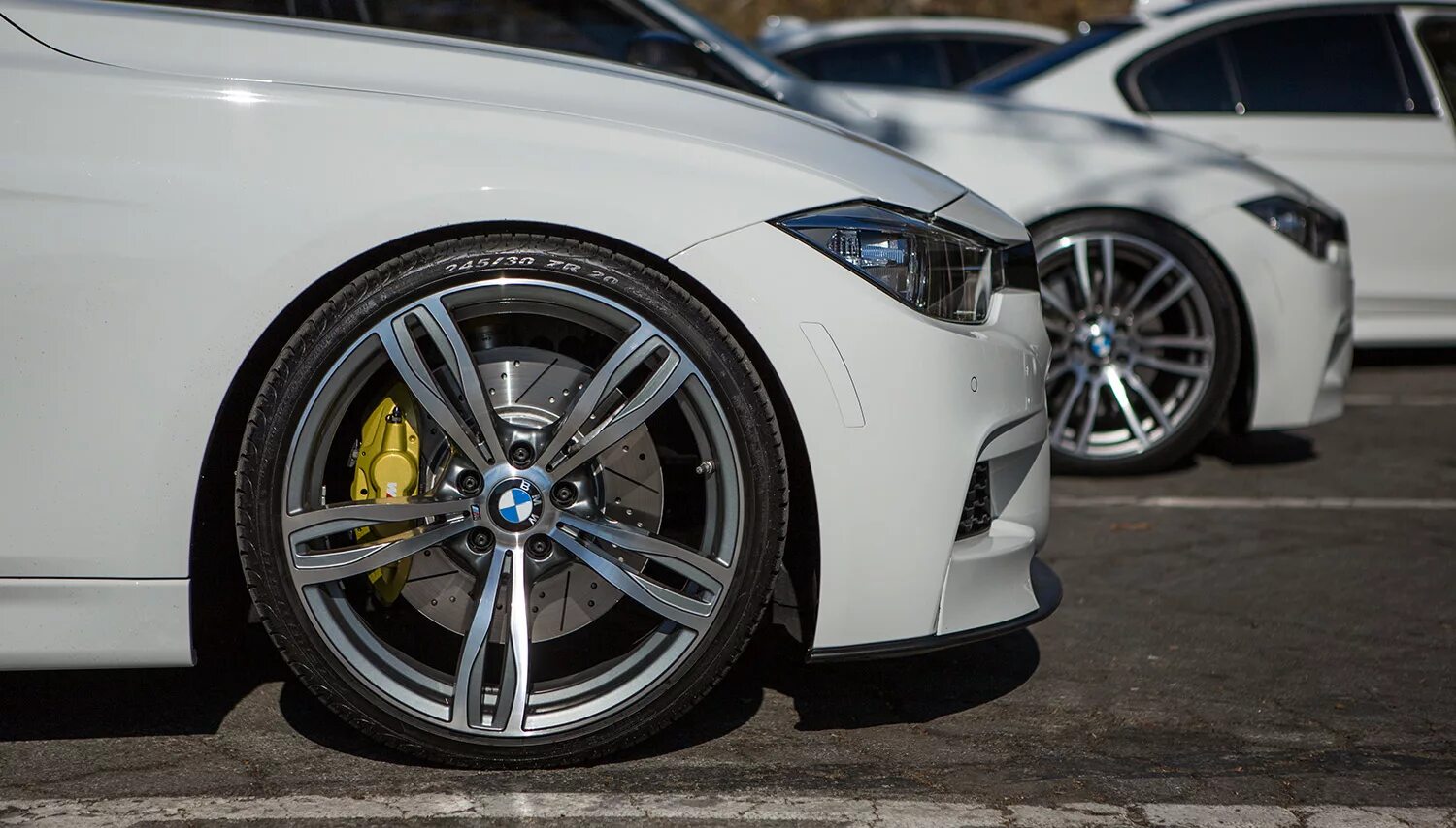 BMW f30 m Performance на дисках. BMW f30 тормоза m Performance. Суппорта BMW f10 м5. BMW f30 m Sport Brakes. Тормозные диски bmw f10