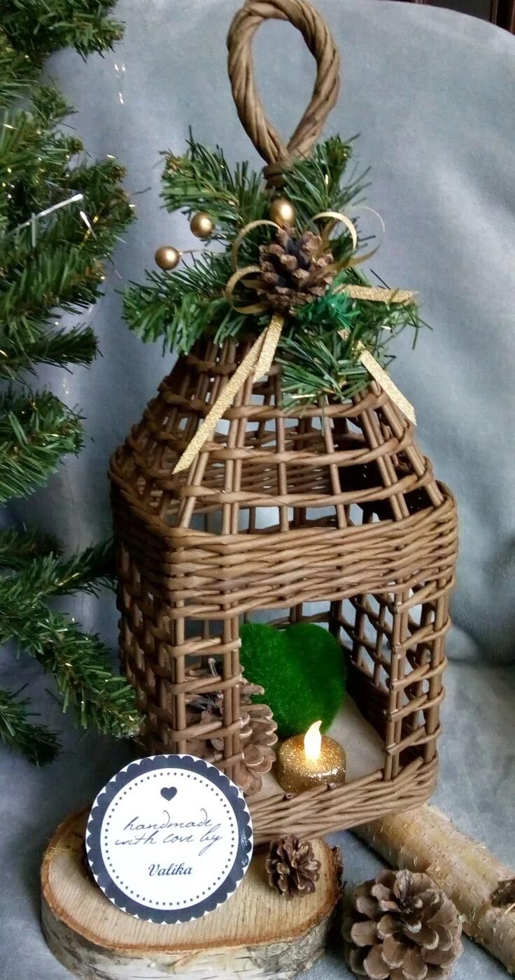 Елка из бумажных трубочек. Новогодние бумажная лоза. Новогодние игрушки из бумажной лозы. Елочные игрушки из лозы. Изделия из бумажной лозы.