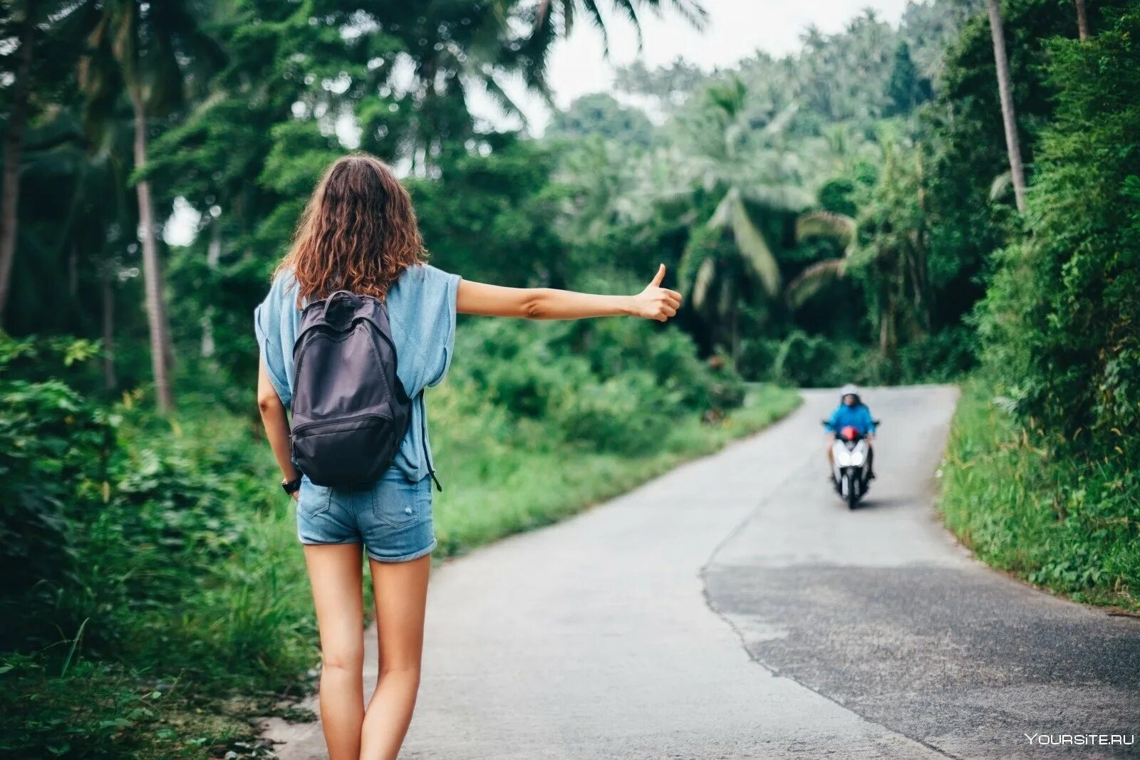 Человек сидит вид со спины. Спина человека. Back view. Back view. Back view.
