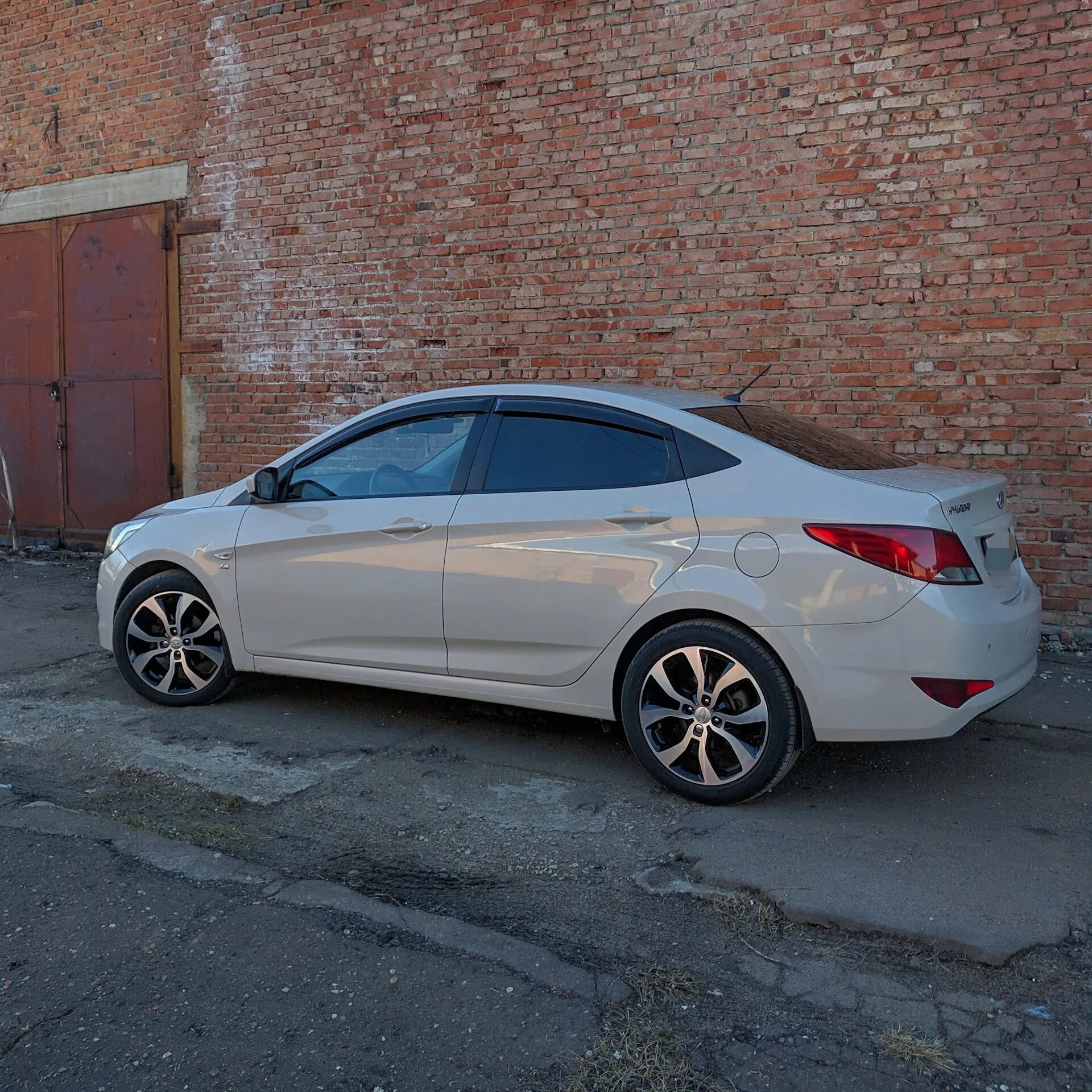 Диски на хендай солярис 15. Hyundai solaris r18. hyundai solaris диски r17. солярис 2018 r17. hyundai solaris на 17 радиус диски.