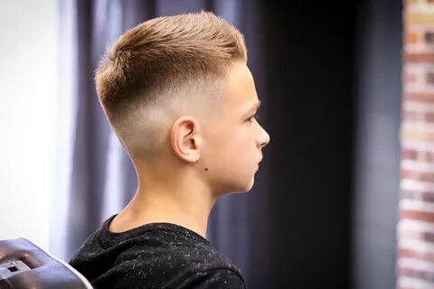Стрижка для мальчика полубокс