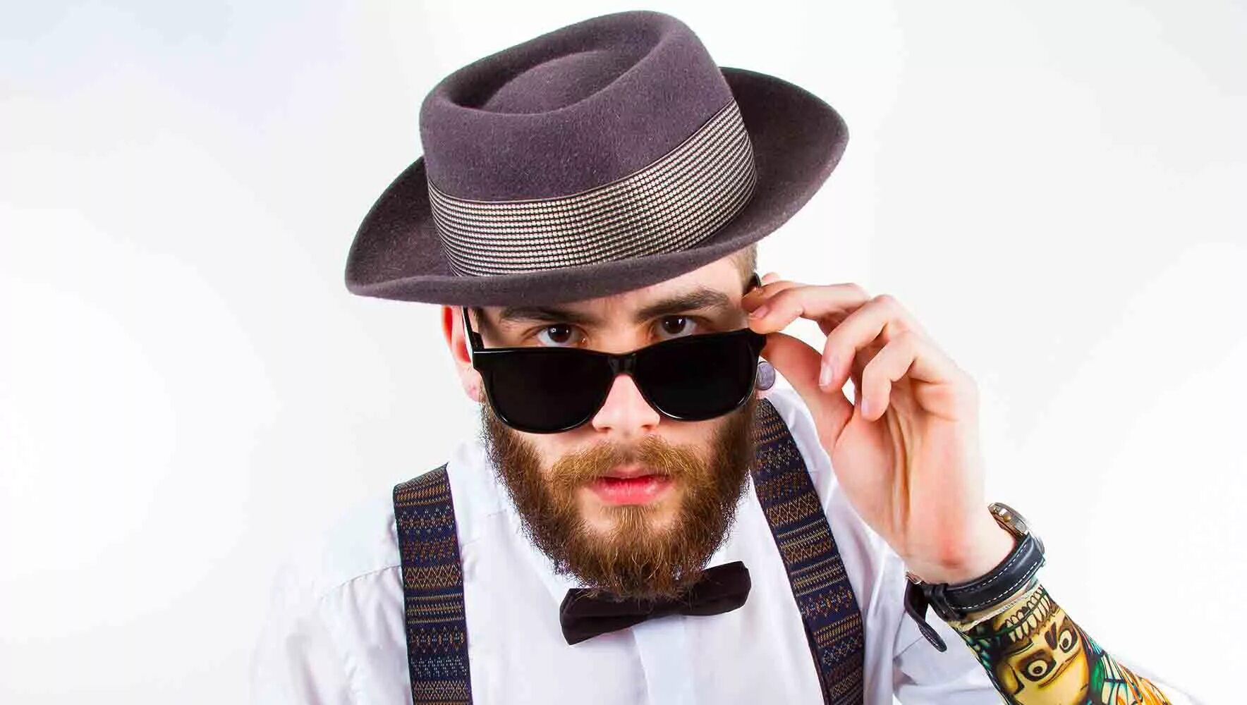 Мужчина с бородой. Человек хипстер. Хипстеры в россии. Бородатый мужчина в очках. Марк боровский.