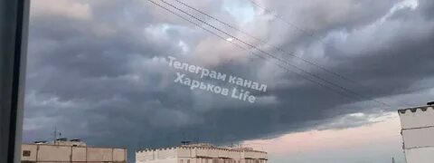 Еще хмурится свинцовое небо но в просветах