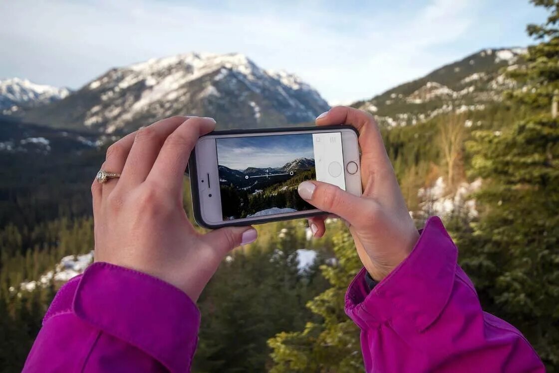 Фотографирует на телефон. Смартфон фоткает. Съемка на мобильный телефон. Телефон сотовый фотографирует. Сколько стоит снимать видео