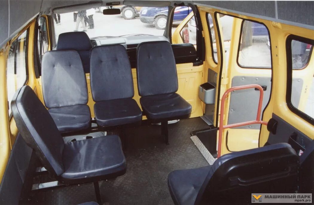 Некст цмф грузовой отсек. Газель 2705 грузовой отсек. Газ 3221 салон жёлтый. Газель некст пассажирский внутри сзади. Газ соболь 23107 салон.
