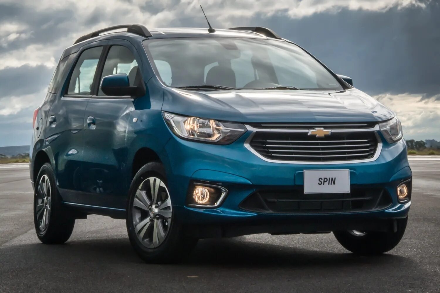 Auto spin. Chevrolet Spin 2020. Chevrolet Spin 2019. Chevrolet Spin 2021. Chevrolet компактвэн.