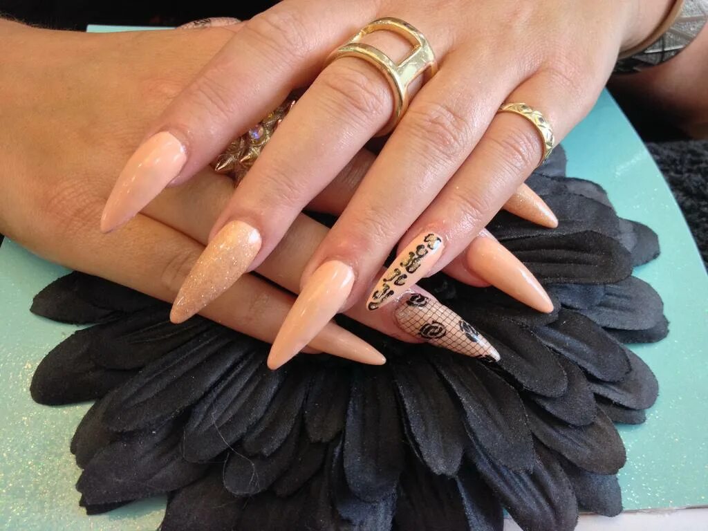 Как сделать ногти когти. Когти фредди крюгера из бумаги. Ногти из бумаги. Ногти из бумаги. Как сделать острые ногти из бумаги.