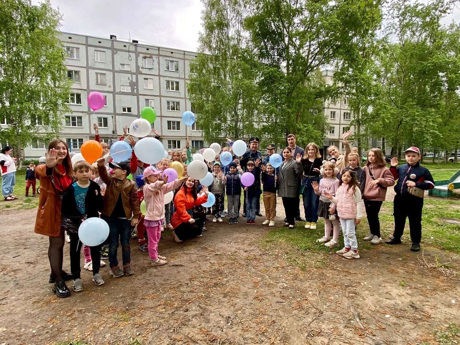 Развлекательные мероприятия для детей. Железнодорожный сборный пункт призывников. С днем защиты детей. 1 июня день защиты детей. Празднование дня защиты детей.