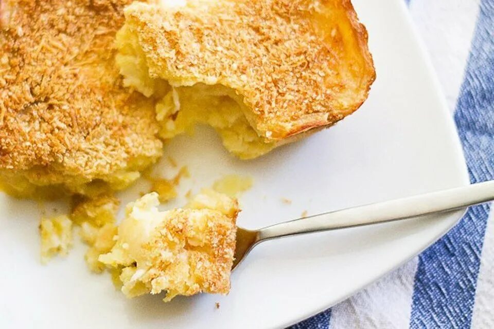 Пюре с сыром. Запеченное пюре с сыром. Пюре в духовке. Пюре запеченное в духовке с сыром. Картофельное пюре с сыром в духовке.