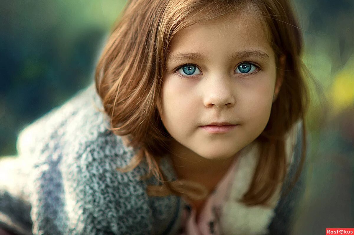 Портрет девочки. Фотопортреты детей. Девочка с голубыми глазами. Девочка с зелеными глазами. Мальчик глазами девочки