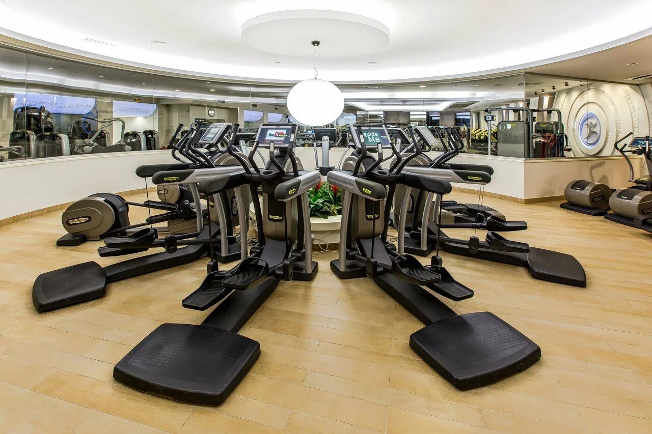Opera fitness тюмень. Фитнес хаус ленинский. Велнес клуб атмосфера братиславская. Фитнес клуб на ленинском проспекте. Велнес зал.