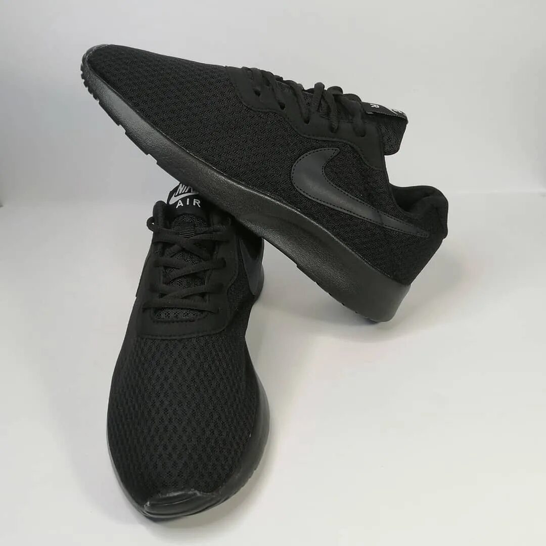 Кроссовки краснодар. Epic React Flyknit Triple Black. Кроссовки Nike EAC a8053-1. Nike EAC a703-4. EAC a9056-3 кроссовки.