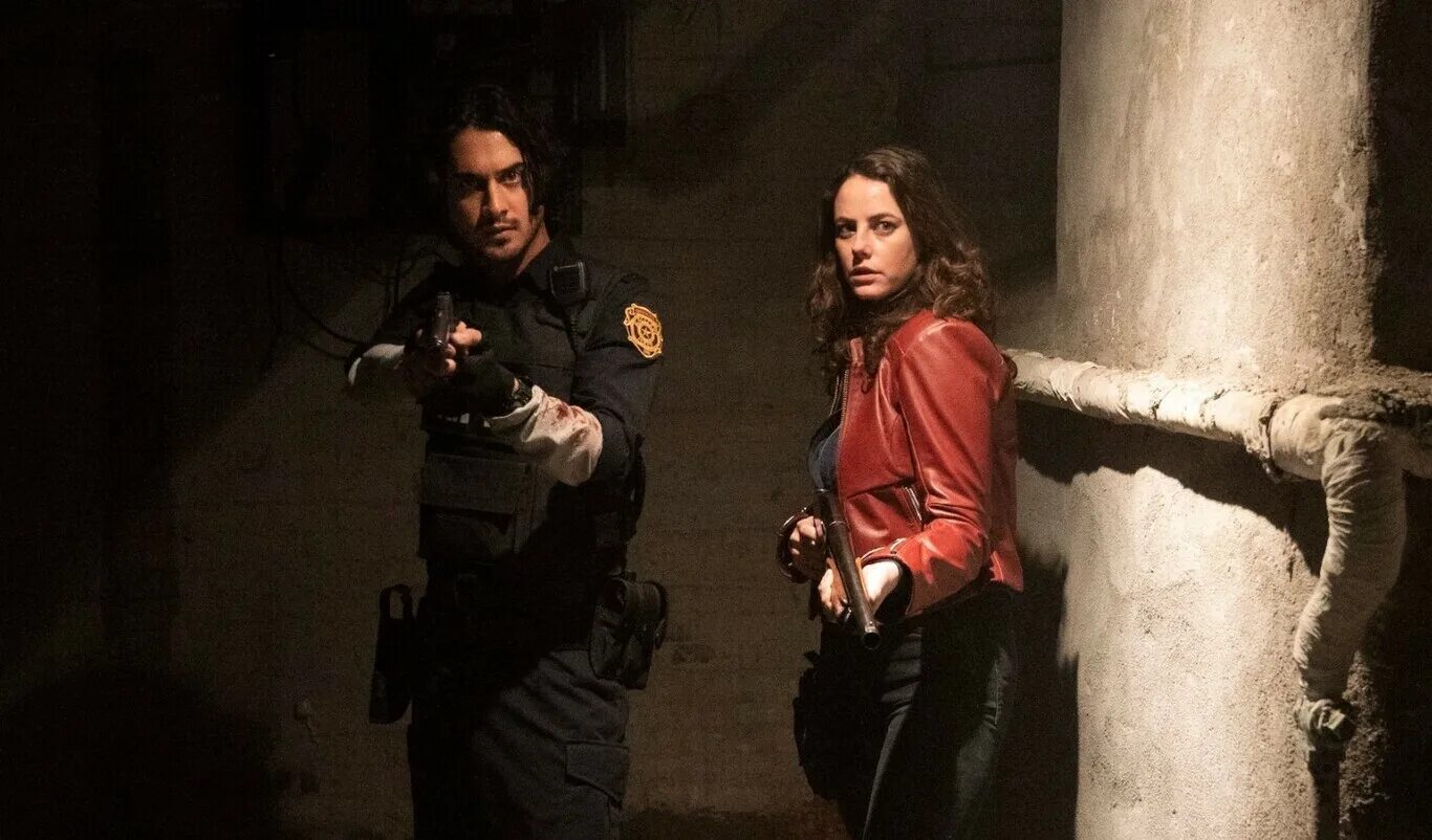 Обитель зла ракун. Обитель зла: раккун-сити фильм 2021. Обитель зла ракун сити фильм. Обитель зла: раккун-сити фильм 2021. Обитель зла ракун сити 2021.