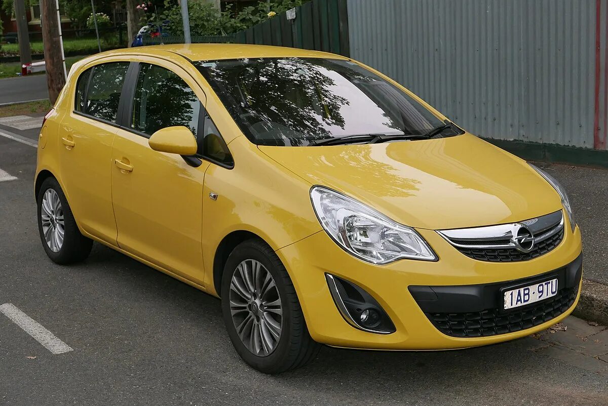 Купить опель корсу в москве. Opel Corsa 2012. Опель Корса хэтчбек 2011. Opel Corsa d 2012. Опель Корса д 1.4.