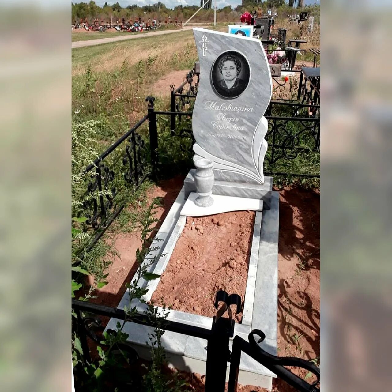Памятник из гранита винга. Памятники на могилу. Памятники на могилы астрахань. Мемориал на старом кладбище в астрахани. Памятники на могилы астрахань.