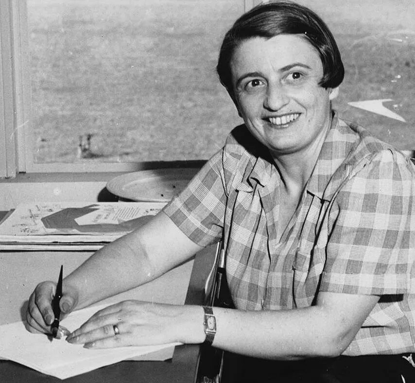 Писательница айн. Айн рэнд писательница. Могила айн рэнд. Айн рэнд в молодости. Фрэнк о коннор муж айн рэнд.