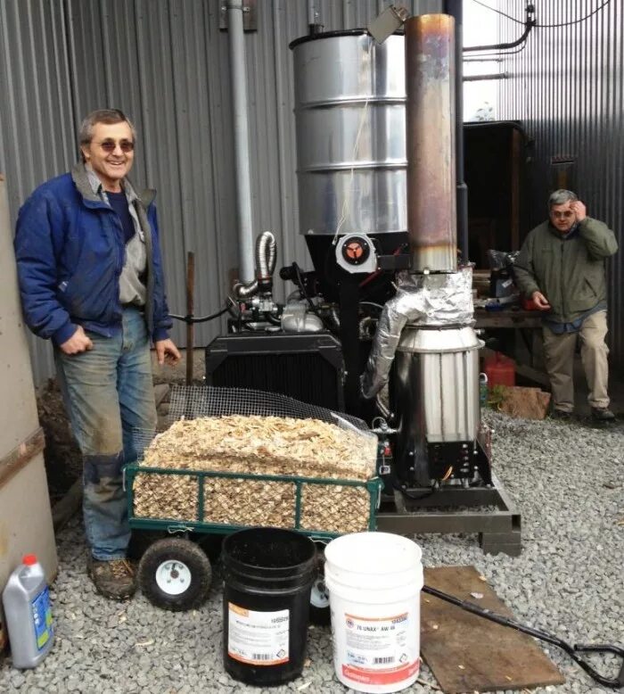 Газо генератор. Газогенератор гп 70. Газогенератор на дровах для двс 130. Зис газогенераторный. Угольный газогенератор.