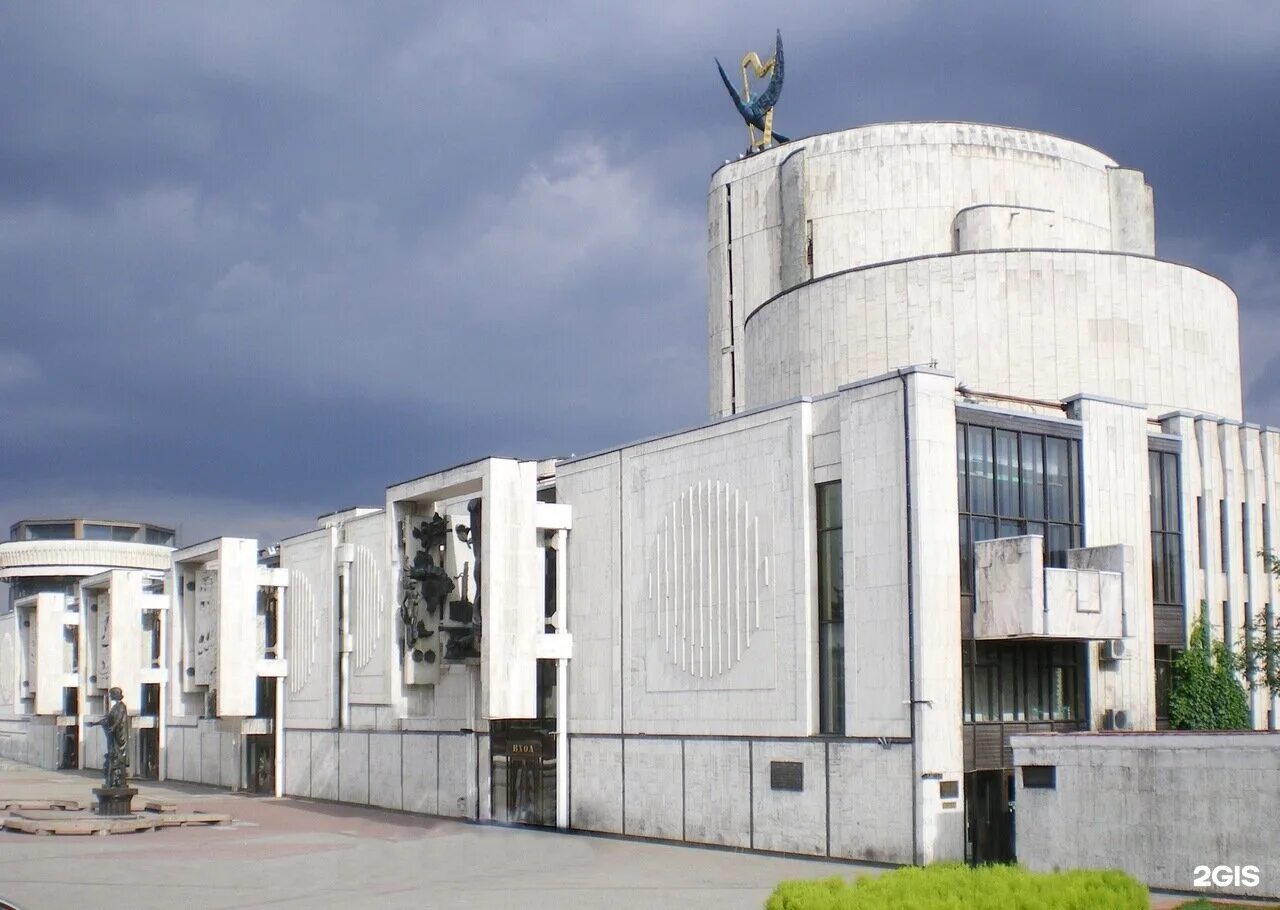 Музыкальный театр проспект вернадского. Парковка у театра сац. Театр натальи сац. И. Сац.