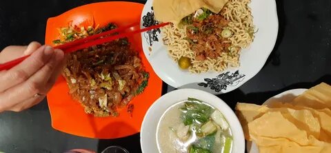 Kenikmatan Mie Pangsit Ayam Keriting dan Seafood Siantar di Bengkulu. 