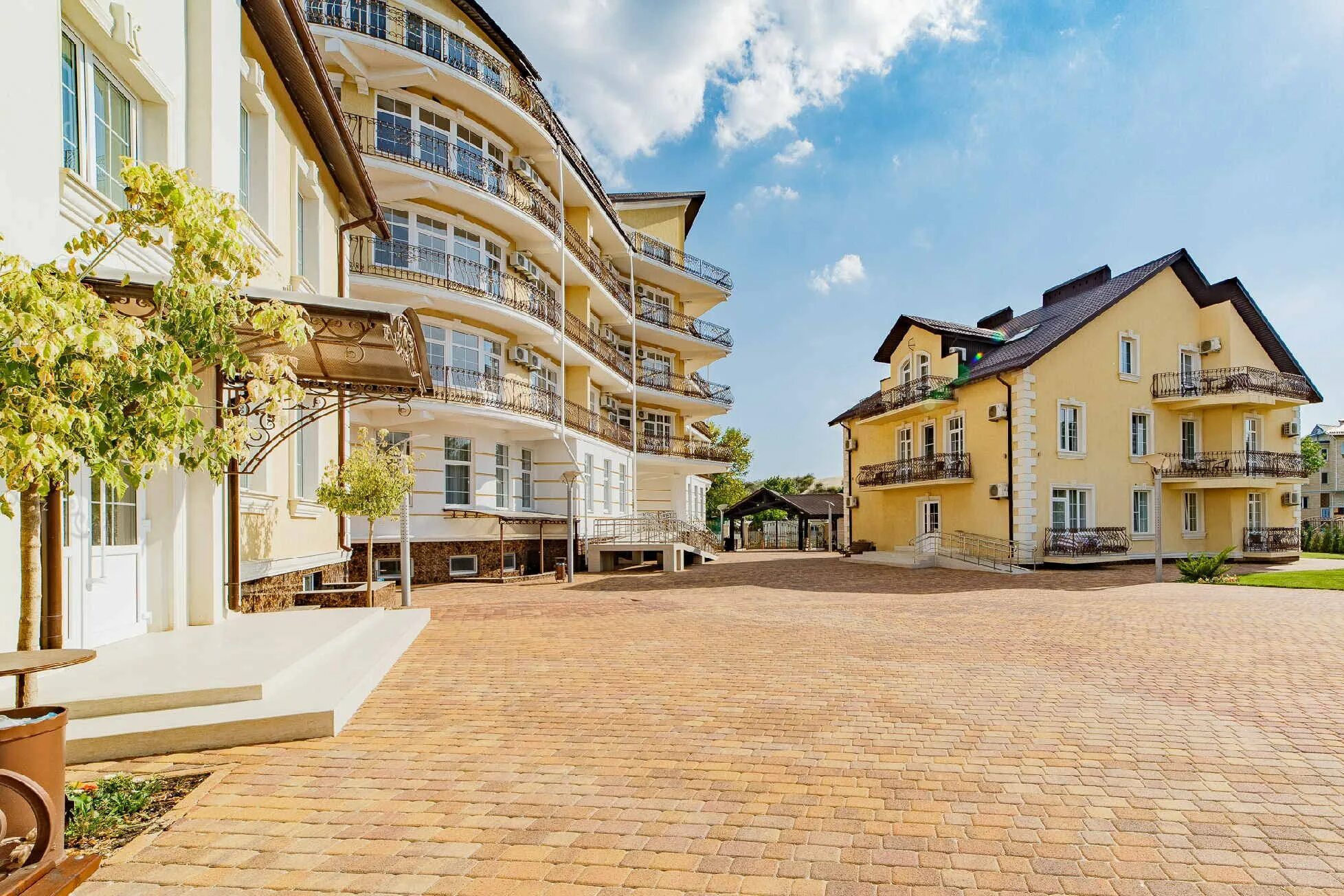 Усадьба шато каберне. Дивная усадьба шато анапа. Алеан фэмили усадьба анапа. Отель усадьба анапа алеан. Дивная усадьба шато анапа.